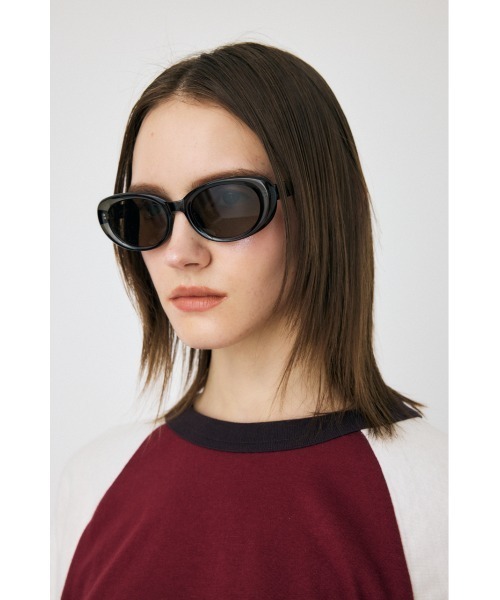 MOUSSY(マウジー)の「SLIM LINE アイウェア(サングラス・レディース・ブラック/ブラウン・FREE)」の7枚目の写真