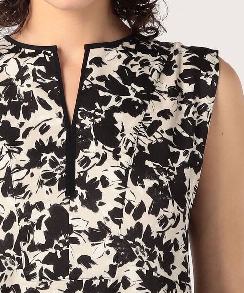 モノクロームフラワープリント スキッパーカラーワンピース