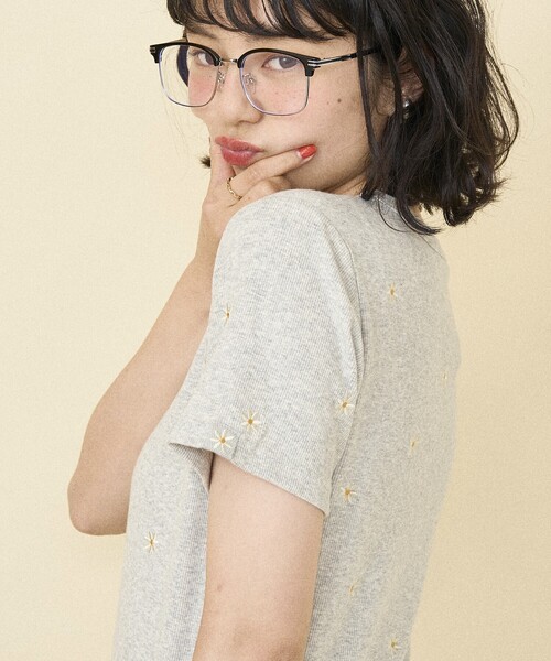 セール】ミニデイジー刺繍Tシャツ/花柄Tシャツ（Tシャツ/カットソー
