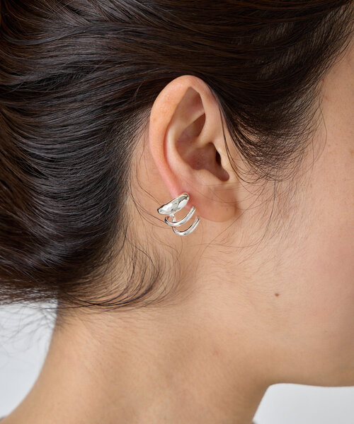 LIVETART（リヴェタート）の「3連スモールカールピアス（ピアス（両耳用）・レディース・シルバー・FREE）」の3枚目の写真