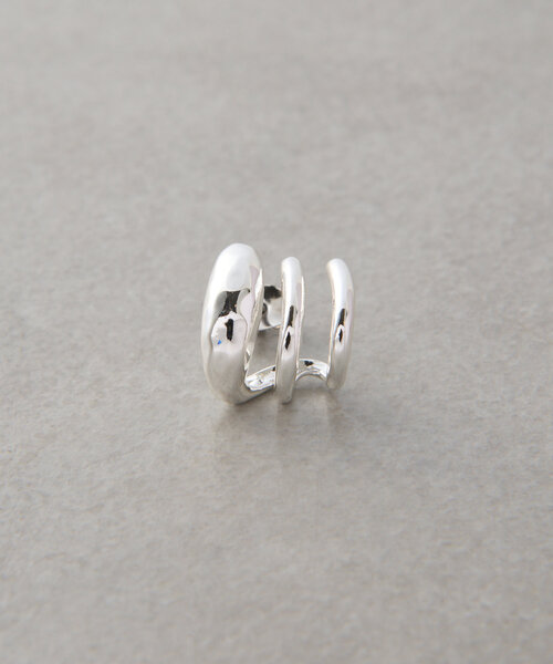 LIVETART（リヴェタート）の「3連スモールカールピアス（ピアス（両耳用）・レディース・シルバー・FREE）」の4枚目の写真