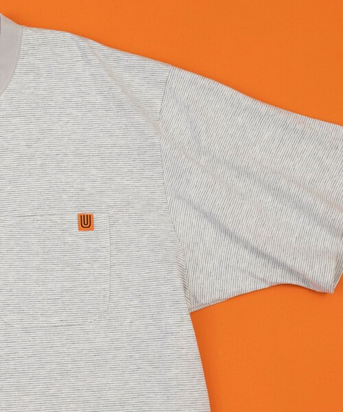 UNIVERSAL OVERALL(ユニバーサルオーバーオール)の「UNIVERSAL OVERALL/ユニバーサルオーバーオール 別注 ピンボーダー ワークポケット TEE(Tシャツ/カットソー・メンズ・グレー/ブラック・LARGE/MEDIUM)」の8枚目の写真