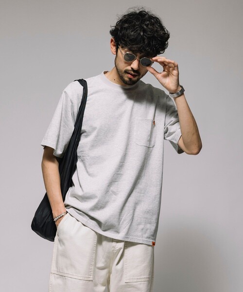 UNIVERSAL OVERALL(ユニバーサルオーバーオール)の「UNIVERSAL OVERALL/ユニバーサルオーバーオール 別注 ピンボーダー ワークポケット TEE(Tシャツ/カットソー・メンズ・グレー/ブラック・LARGE/MEDIUM)」の17枚目の写真