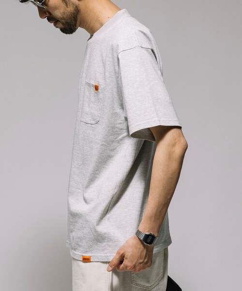 UNIVERSAL OVERALL(ユニバーサルオーバーオール)の「UNIVERSAL OVERALL/ユニバーサルオーバーオール 別注 ピンボーダー ワークポケット TEE(Tシャツ/カットソー・メンズ・グレー/ブラック・LARGE/MEDIUM)」の22枚目の写真