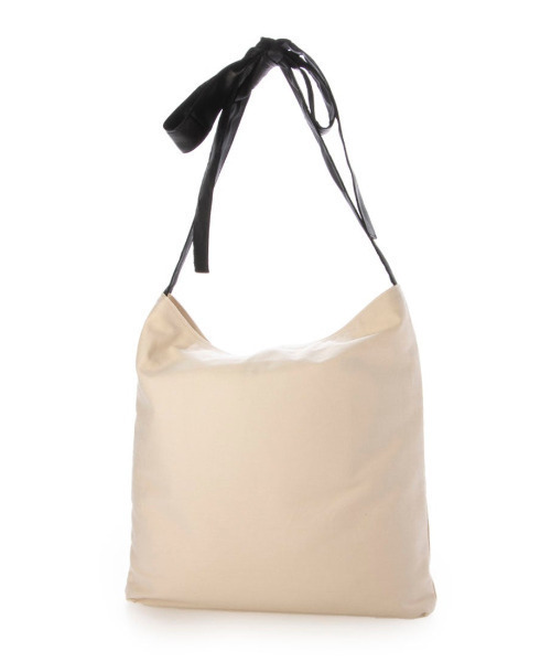 perche(ペルケ)の「ペルケ perche / FOOD TEXTILE×牛革ソフトリボンハンドルトート(トートバッグ・レディース・アイボリー/ブラック/イエロー・FREE)」の2枚目の写真