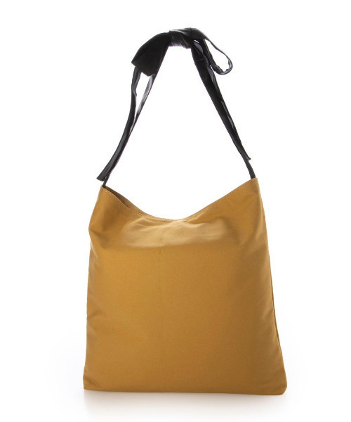 perche(ペルケ)の「ペルケ perche / FOOD TEXTILE×牛革ソフトリボンハンドルトート(トートバッグ・レディース・アイボリー/ブラック/イエロー・FREE)」の14枚目の写真
