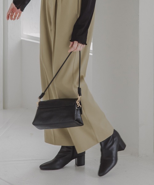 Petitjo（プッチージョ）の「小さいサイズ　防水・防滑スクエアトゥショートブーツ　低身長さん・小柄女性（ブーツ・レディース・アイボリー/ブラック・SS/S/M）」の3枚目の写真