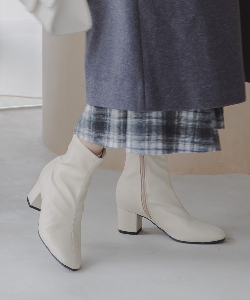 Petitjo（プッチージョ）の「小さいサイズ　防水・防滑スクエアトゥショートブーツ　低身長さん・小柄女性（ブーツ・レディース・アイボリー/ブラック・SS/S/M）」の16枚目の写真