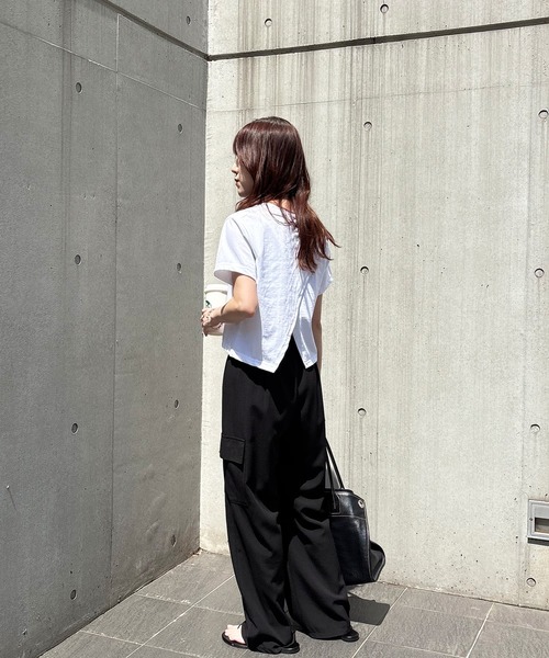 ISOOK(アイスー)の「【ISOOK / アイスー】バックスリットTシャツ / シンプルトップス 白T 黒T 半袖 ショート丈 短丈 クロップド丈 クルーネック 無地 ホワイト ブラック カーキ グレー 白 黒 ZOZOTOWN限定(Tシャツ/カットソー・レディース・ホワイト/ブラック/カーキ/グレー・FREE)」の18枚目の写真