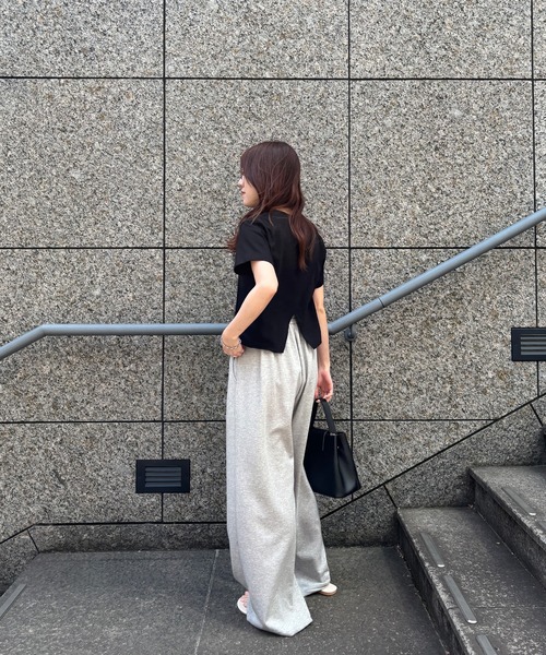 ISOOK(アイスー)の「【ISOOK / アイスー】バックスリットTシャツ / シンプルトップス 白T 黒T 半袖 ショート丈 短丈 クロップド丈 クルーネック 無地 ホワイト ブラック カーキ グレー 白 黒 ZOZOTOWN限定(Tシャツ/カットソー・レディース・ホワイト/ブラック/カーキ/グレー・FREE)」の14枚目の写真