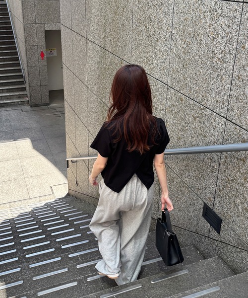 ISOOK(アイスー)の「【ISOOK / アイスー】バックスリットTシャツ / シンプルトップス 白T 黒T 半袖 ショート丈 短丈 クロップド丈 クルーネック 無地 ホワイト ブラック カーキ グレー 白 黒 ZOZOTOWN限定(Tシャツ/カットソー・レディース・ホワイト/ブラック/カーキ/グレー・FREE)」の22枚目の写真