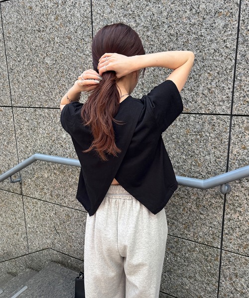 ISOOK(アイスー)の「【ISOOK / アイスー】バックスリットTシャツ / シンプルトップス 白T 黒T 半袖 ショート丈 短丈 クロップド丈 クルーネック 無地 ホワイト ブラック カーキ グレー 白 黒 ZOZOTOWN限定(Tシャツ/カットソー・レディース・ホワイト/ブラック/カーキ/グレー・FREE)」の21枚目の写真