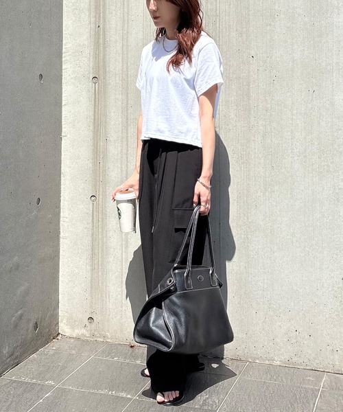 ISOOK(アイスー)の「【ISOOK / アイスー】バックスリットTシャツ / シンプルトップス 白T 黒T 半袖 ショート丈 短丈 クロップド丈 クルーネック 無地 ホワイト ブラック カーキ グレー 白 黒 ZOZOTOWN限定(Tシャツ/カットソー・レディース・ホワイト/ブラック/カーキ/グレー・FREE)」の20枚目の写真