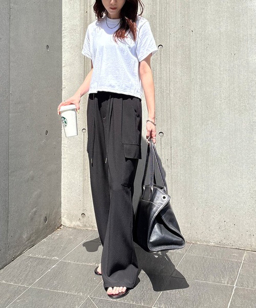 ISOOK(アイスー)の「【ISOOK / アイスー】バックスリットTシャツ / シンプルトップス 白T 黒T 半袖 ショート丈 短丈 クロップド丈 クルーネック 無地 ホワイト ブラック カーキ グレー 白 黒 ZOZOTOWN限定(Tシャツ/カットソー・レディース・ホワイト/ブラック/カーキ/グレー・FREE)」の19枚目の写真