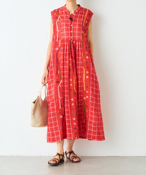 BEARDSLEY（ビアズリー）の「ジャンダニギャザーワンピース（ワンピース・レディース・サックスブルー/レッド・FREE）」の19枚目の写真