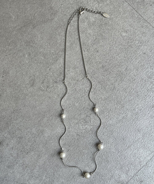 Chez toi（シェトワ）の「ねじりパールネックレス（ネックレス・レディース・ゴールド/シルバー・FREE）」の4枚目の写真