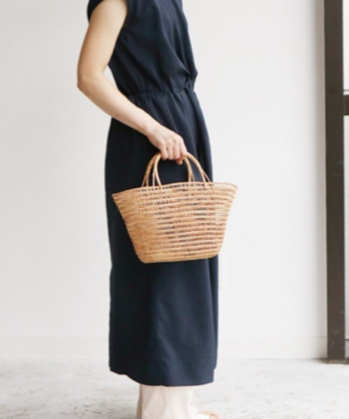 EARTH MADE(アースメイド)の「PALM TOTE/S +巾着付(かごバッグ・レディース・アイボリー/ブラック・FREE)」の1枚目の写真
