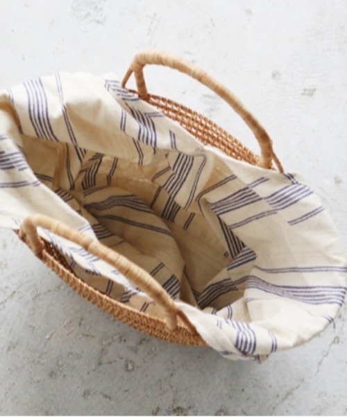 EARTH MADE(アースメイド)の「PALM TOTE/S +巾着付(かごバッグ・レディース・アイボリー/ブラック・FREE)」の6枚目の写真