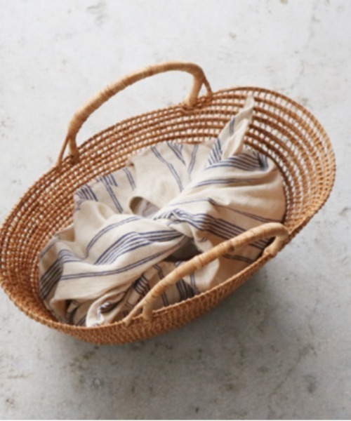 EARTH MADE(アースメイド)の「PALM TOTE/S +巾着付(かごバッグ・レディース・アイボリー/ブラック・FREE)」の5枚目の写真