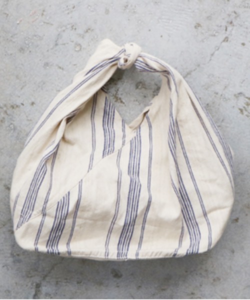 EARTH MADE(アースメイド)の「PALM TOTE/S +巾着付(かごバッグ・レディース・アイボリー/ブラック・FREE)」の7枚目の写真