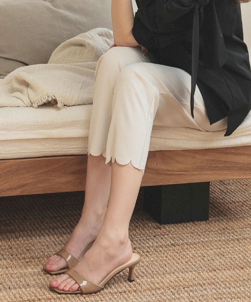 DONOBAN（ドノバン）の「スクエアトゥパテントミュール（サンダル・レディース・ブラック/グレイッシュベージュ・22.5cm/23.5cm/24.5cm）」の18枚目の写真