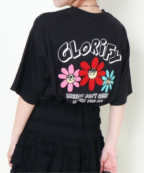 GORGE(ゴージ)の「《サガラ刺繍×カラフルフラワー》レディース Tシャツ オーバーサイズ ロゴ バックデザイン 春夏秋(Tシャツ/カットソー・レディース・ピンク/ブラック/オフホワイト・F)」の2枚目の写真