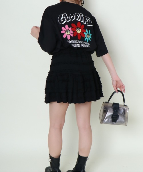 GORGE(ゴージ)の「《サガラ刺繍×カラフルフラワー》レディース Tシャツ オーバーサイズ ロゴ バックデザイン 春夏秋(Tシャツ/カットソー・レディース・ピンク/ブラック/オフホワイト・F)」の4枚目の写真