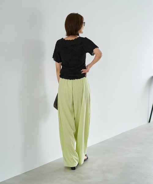 STYLE DELI(スタイルデリ)の「微光沢シボ感ギャザーワイドパンツ(その他パンツ・レディース・ブラウン系/グリーン系・FREE)」の5枚目の写真