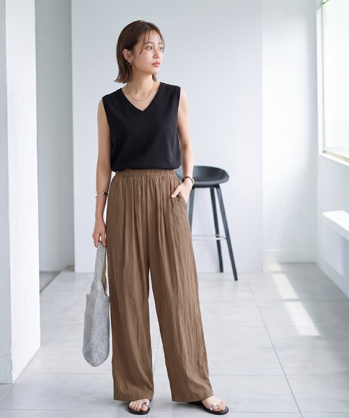 STYLE DELI(スタイルデリ)の「微光沢シボ感ギャザーワイドパンツ(その他パンツ・レディース・ブラウン系/グリーン系・FREE)」の9枚目の写真
