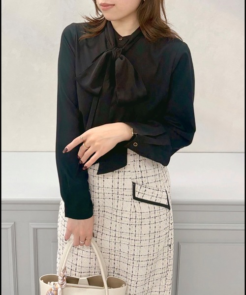 MISCH MASCH（ミッシュマッシュ）の「WEB限定 2025秋冬新作 リボンボウタイブラウス（シャツ/ブラウス・レディース・ホワイト/ブラック/ピンク・ﾌﾘ-）」の9枚目の写真