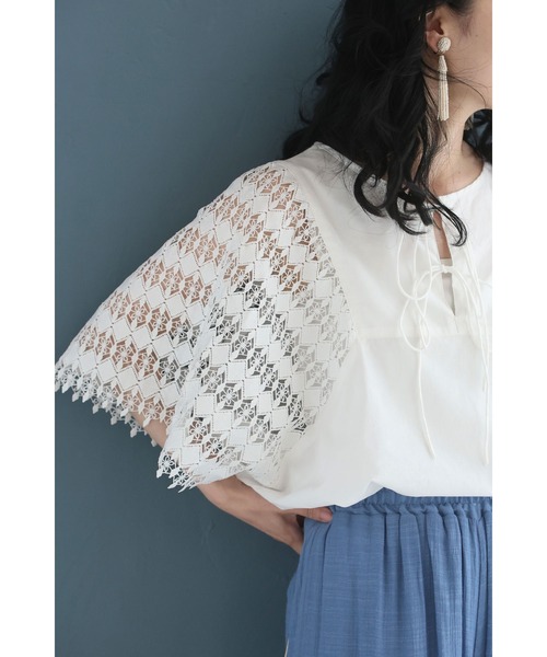 cawaii(カワイイ)の「煌めくようなダイヤカットレースのゆったり袖ブラウストップス(Tシャツ/カットソー・レディース・ホワイト/ブラック・FREE)」の5枚目の写真