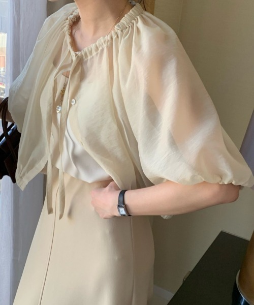 Vipoa（ヴィポア）の「gather neck sheer blouse（シャツ/ブラウス・レディース・アイボリー/ブラック・FREE）」の7枚目の写真