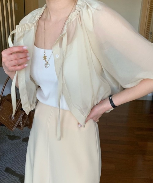Vipoa（ヴィポア）の「gather neck sheer blouse（シャツ/ブラウス・レディース・アイボリー/ブラック・FREE）」の10枚目の写真