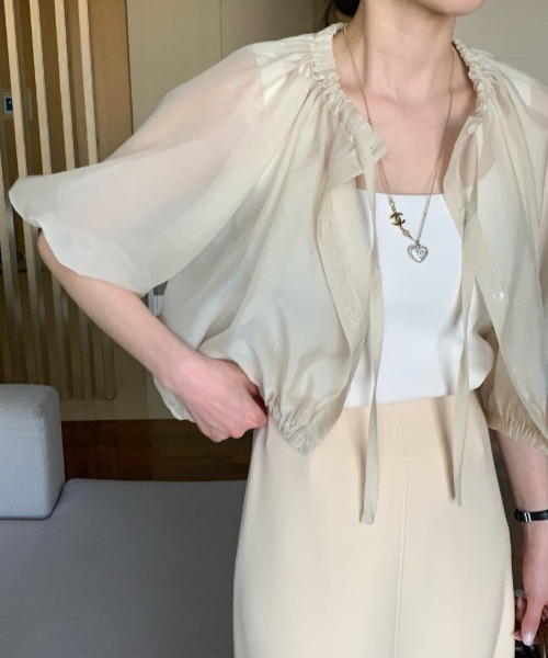 Vipoa（ヴィポア）の「gather neck sheer blouse（シャツ/ブラウス・レディース・アイボリー/ブラック・FREE）」の9枚目の写真