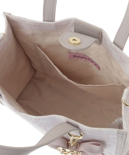 Maison de FLEUR（メゾンドフルール）の「フラワーガーデンプリント2Wayスクエアトート（トートバッグ・レディース・ブラック/ピンク・FREE）」の14枚目の写真