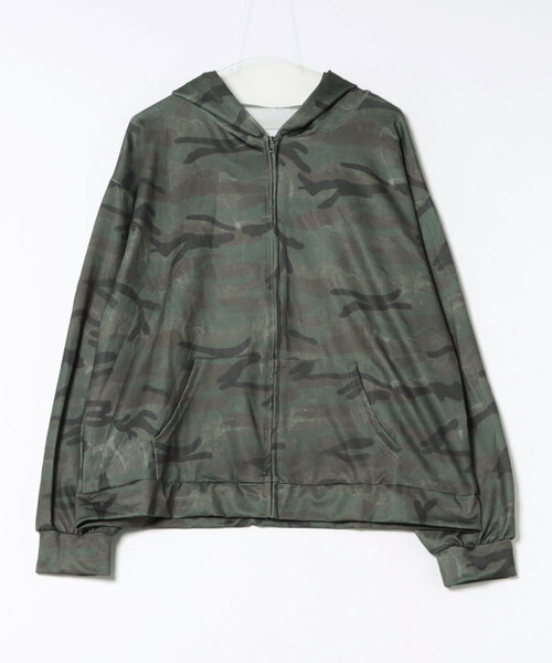 LADY LIKE(レディライク)の「オーバーサイズカモフラージュ柄ジップパーカー(パーカー・レディース・カーキ/グレー・M/S)」の4枚目の写真
