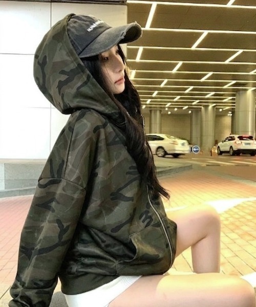 LADY LIKE(レディライク)の「オーバーサイズカモフラージュ柄ジップパーカー(パーカー・レディース・カーキ/グレー・M/S)」の11枚目の写真