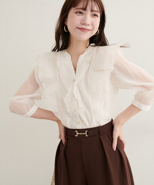 natural couture(ナチュラルクチュール)の「ラッフルフリルキーネック7分袖ブラウス(シャツ/ブラウス・レディース・オフホワイト/グレー/ピンク/ブラウン/サックスブルー・FREE)」の16枚目の写真