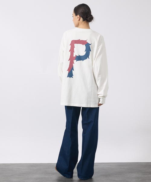 POLeR（ポーラー）の「【POLER/ポーラー】BIG LOGO CREW/ビッグロゴ クルーネック ロングスリーブTシャツ/両面プリント/ユニセックス（Tシャツ/カットソー・メンズ・グレー/ライトブラウン/ホワイト・M/L）」の7枚目の写真