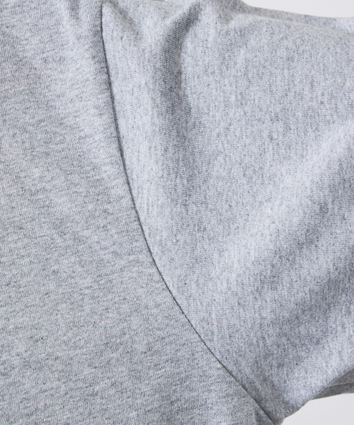 POLeR（ポーラー）の「【POLER/ポーラー】BIG LOGO CREW/ビッグロゴ クルーネック ロングスリーブTシャツ/両面プリント/ユニセックス（Tシャツ/カットソー・メンズ・グレー/ライトブラウン/ホワイト・M/L）」の13枚目の写真