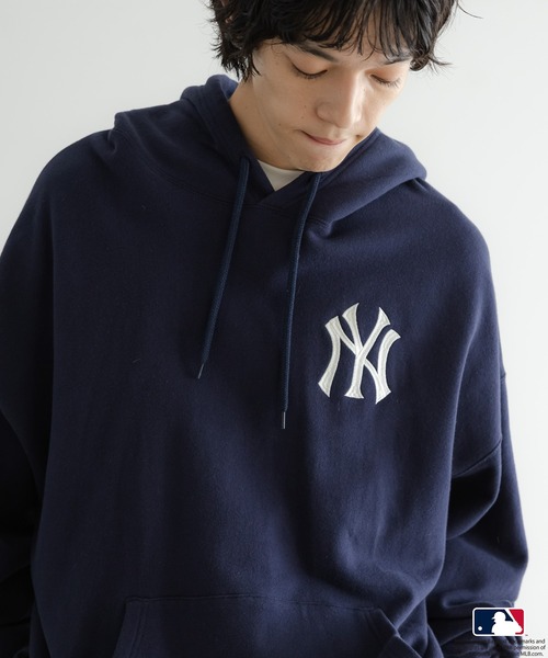 LOWRYS FARM（ローリーズファーム）の「【LFM(U)】ＭＬＢロゴスウェットパーカー　579331（パーカー・メンズ・ネイビー/ブラウン/ブルー/グリーン・MEDIUM/LARGE）」の4枚目の写真