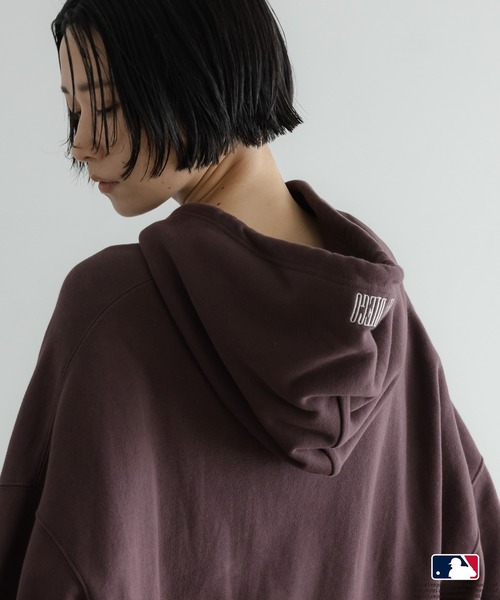 LOWRYS FARM（ローリーズファーム）の「【LFM(U)】ＭＬＢロゴスウェットパーカー　579331（パーカー・メンズ・ネイビー/ブラウン/ブルー/グリーン・MEDIUM/LARGE）」の22枚目の写真