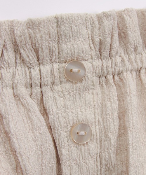 CLEAR BASIC（クリアベーシック）の「フロントボタン2way楊柳ブラウス［大人 カジュアル 着回し力抜群］≪AW新作≫（シャツ/ブラウス・レディース・ブラック/サンドベージュ/ブラウン・F）」の11枚目の写真