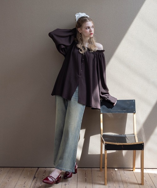 CLEAR BASIC（クリアベーシック）の「フロントボタン2way楊柳ブラウス［大人 カジュアル 着回し力抜群］≪AW新作≫（シャツ/ブラウス・レディース・ブラック/サンドベージュ/ブラウン・F）」の5枚目の写真