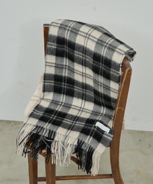 GALLARDAGALANTE（ガリャルダガランテ）の「チェックカシミヤストール（マフラー・レディース・ブラック/ピンク・FREE）」の3枚目の写真