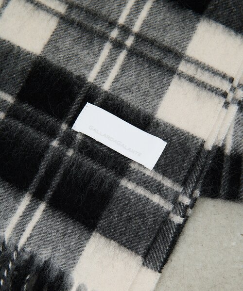 GALLARDAGALANTE（ガリャルダガランテ）の「チェックカシミヤストール（マフラー・レディース・ブラック/ピンク・FREE）」の6枚目の写真