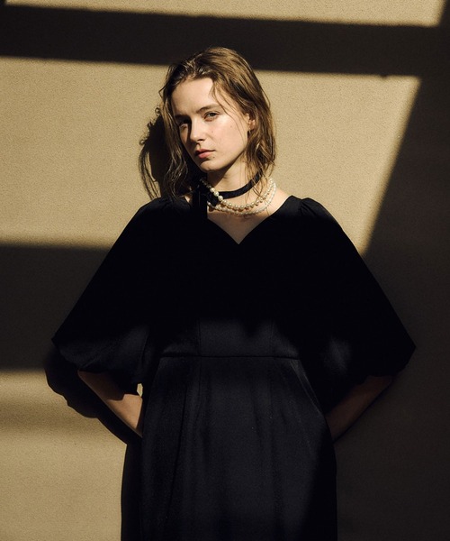 LE'RURE(リルアー)の「Puffsleeve keyneck one piece(ドレス・レディース・ブラック/モカ・MEDIUM/SMALL)」の17枚目の写真