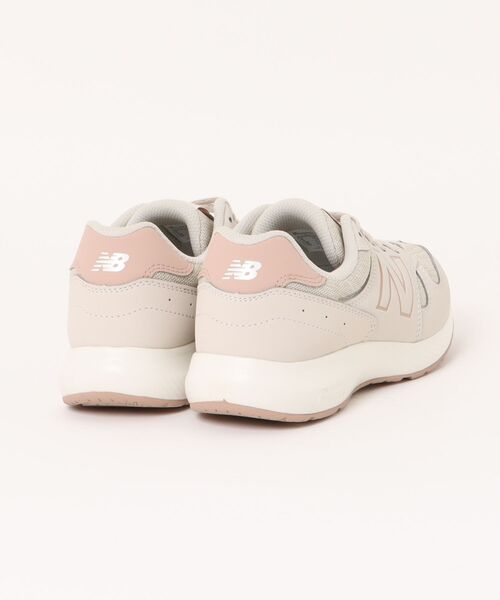 NEW BALANCE(ニューバランス)の「【New Balance/ニューバランス】NB WW550AA5 2E(スニーカー・レディース・グレイッシュベージュ・25.0cm/24.5cm/24.0cm/23.5cm/23.0cm/22.5cm/22.0cm)」の2枚目の写真