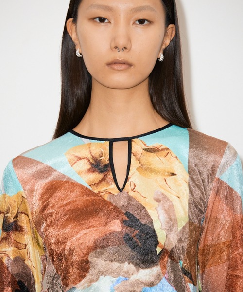 THINGS THAT MATTER(シングス ザット マター)の「PRE-SENT PRINT VELOUR TOPS / プレゼントプリントベロアトップス(Tシャツ/カットソー・レディース・マルチ/ブラック・FREE)」の3枚目の写真