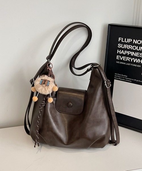 blackdia ocean(ブラックダイヤオーシャン)の「blackdia ocean 3WAY PU ショルダー/リュック/斜め掛け チャーム付き(ショルダーバッグ・レディース・ダークブラウン/ブラウン/ブラック・FREE)」の2枚目の写真